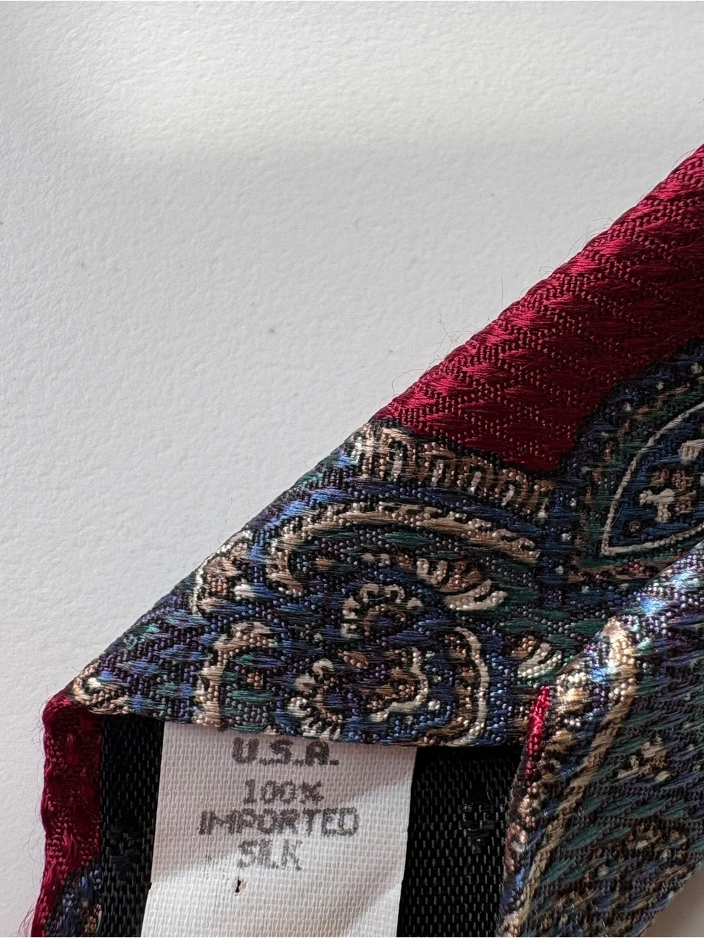 Oscar de la Renta Mens 100% Silk Paisley Tie Red Burgundy